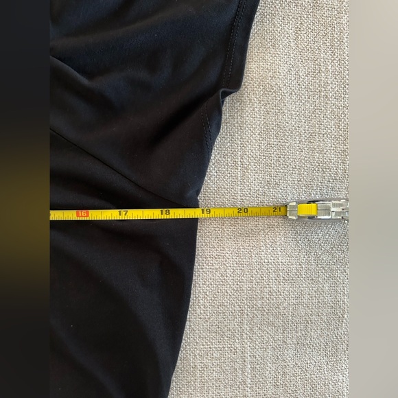 Black Short Sleeve Crew Neck Top. Size Medium - Picture 5 of 6